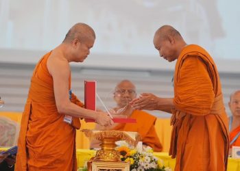 สมเด็จพระสังฆราชประทานพระคติธรรมในพิธีเปิดการประชุมสหภาพพระธรรมทูตไทยในทวีปยุโรป ณ วัดศรีนครินทรวราราม ประเทศสวิตเซอร์แลนด์