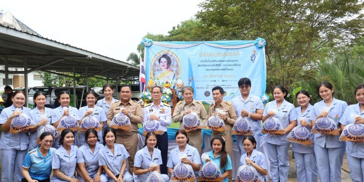 จันทบุรี/ผู้ว่าฯประธานพิธีปล่อยพันธุ์สัตว์น้ำ เฉลิมพระเกียรติ สมเด็จพระนางเจ้าสิริกิติ์ พระบรมราชินีนาถ พระบรมราชชนนีพันปีหลวง