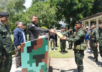 เลขา ป.ป.ส. ตรวจเยี่ยม นบ.ยส. 35 หลังเกิดเหตุปะทะอย่างต่อเนื่อง 13 ครั้ง กลุ่มขบวนการเสียชีวิต 21 ศพ ยึดยาบ้ารวมกว่า 25 ล้านเม็ด มอบเงินบำรุงขวัญ 2.05ล้านบาท