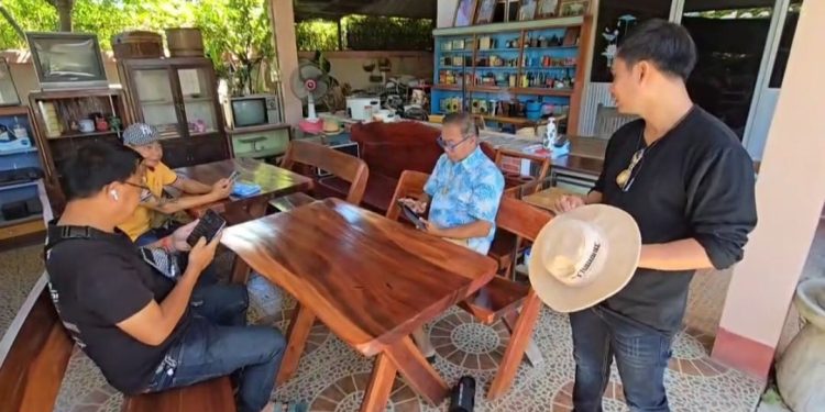 กาญจนบุรี – เปิดอีกครูปรีชาเผย แจ้งความดำเนินคดีดาราชื่อดังหมิ่นประมาทด้วยการโฆษณา!! กล่าวหา ตอแหล แถไถ หรือยังไม่มีการพูดคุยกันนอกรอบ พร้อมดำเนินคดีให้ถึงที่สุด 12 กาญจนบุรี – เปิดอีกครูปรีชาเผย แจ้งความดำเนินคดีดาราชื่อดังหมิ่นประมาทด้วยการโฆษณา!! กล่าวหา ตอแหล แถไถ หรือยังไม่มีการพูดคุยกันนอกรอบ พร้อมดำเนินคดีให้ถึงที่สุด