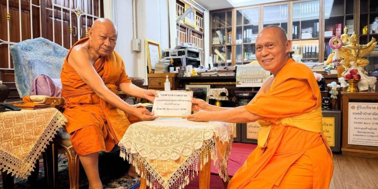 วัดพระธรรมกาย ร่วมสมทบทุนการศึกษาแก่ผู้สอบได้ประโยคบาลีสนามหลวงจังหวัดปทุมธานี 12 วัดพระธรรมกาย ร่วมสมทบทุนการศึกษาแก่ผู้สอบได้ประโยคบาลีสนามหลวงจังหวัดปทุมธานี
