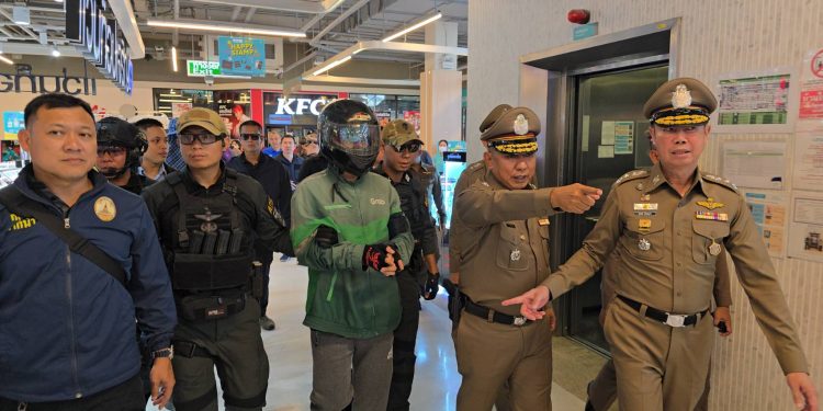 เอราวัญ 1 สอบปากคำโจรด้วยตัวเองหลังถูกจับได้จากการปล้นร้านทองย่านบางบ่อก่อนหลบหนีทางเรือ 12 เอราวัญ 1 สอบปากคำโจรด้วยตัวเองหลังถูกจับได้จากการปล้นร้านทองย่านบางบ่อก่อนหลบหนีทางเรือ