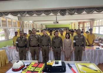 ภ.จว.สิงห์บุรี ตรวจเยี่ยมโครงการ “ปิดโรงเรียน เปิดโรงรถ” เสริมความรู้ความปลอดภัยทางถนนแก่นักเรียน