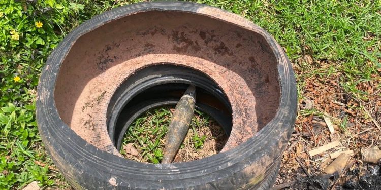 พบลูกระเบิดริมถนนที่บ้านนาขวาง – ตชด.เข้าตรวจสอบทันที 12 พบลูกระเบิดริมถนนที่บ้านนาขวาง – ตชด.เข้าตรวจสอบทันที