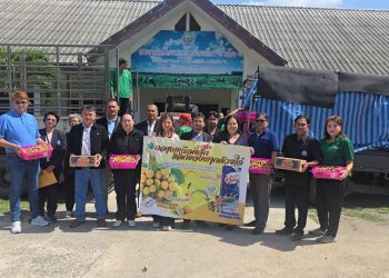 สระบุรี จัดกิจกรรมแลกเปลี่ยนผลผลิตการเกษตรแนวคิด” กลางเหนือตี้ ฮัก แลกของฝากด้วยใจ๋ ส่งนมด้วใจ &รับลำไยด้วยฮัก