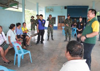 กาญจนบุรี – ชาวบ้านหมู่ที่ 9 กลอนโด เดือดร้อน เจ้าหน้าที่รังวัดที่ดิน 6 รอบ ทั้งที่มีเอกสารสิทธิ์ถูกต้อง ชาวบ้านแจ้งว่าน่าต้องการได้ที่ดินกลับคืนมา หลังจากพื้นที่หายไปนับพันไร่