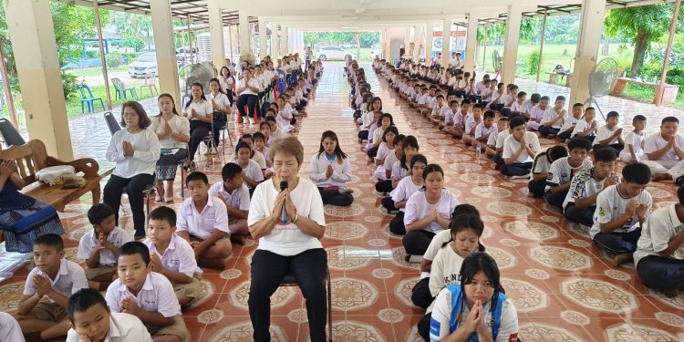 มหาสารคาม รวมพลังครูสมาธิในโครงการส่งเสริมการพัฒนาสุขภาพจิตสร้างสติสู่การเรียนรู้ของเด็กวัยเรียนจำนวน 6 โรงเรียนของตำบลเขวาใหญ่อำเภอกันทรวิชัย เขวาใหญ่ จังหวัดมหาสารคาม
