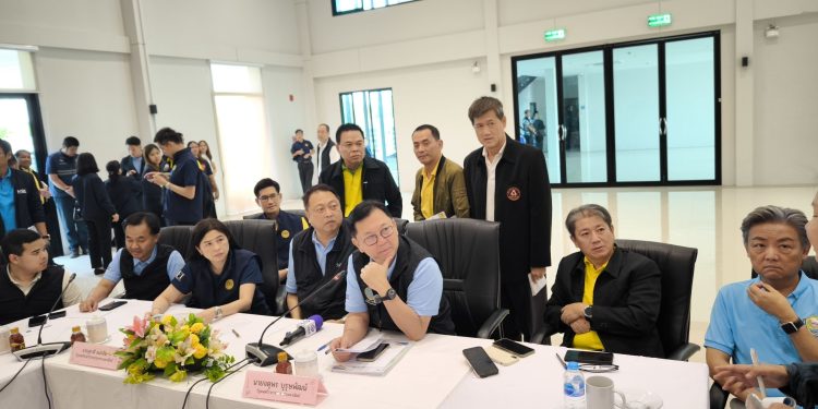 จันทบุรี/รมต.พาณิชย์ลงพื้นที่จันทบุรี ลุยแก้ปัญหาการค้าชายแดน–ลำไยส่งออกจีน หวั่นผลกระทบหนักชาวสวนลำไย 12 จันทบุรี/รมต.พาณิชย์ลงพื้นที่จันทบุรี ลุยแก้ปัญหาการค้าชายแดน–ลำไยส่งออกจีน หวั่นผลกระทบหนักชาวสวนลำไย