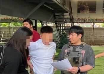 “สืบนครบาล 1” รวบ 2 ผู้ต้องหาแก๊งปล้นรถหรู “อัลพาร์ด” คาบ้านย่านสายไหม