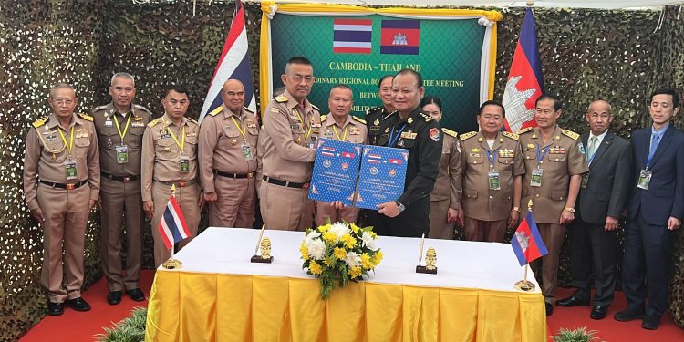 จันทบุรี/กองบัญชาการป้องกันชายแดนจันทบุรีและตราด ร่วมกับภูมิภาคทหารที่ 5 กองทัพบกกัมพูชา ประชุมหารือความร่วมมือส่วนภูมิภาคสมัยวิสามัญ ย้ำสร้างความเชื่อมั่นและความร่วมมือเพื่อความมั่นคงชายแดน