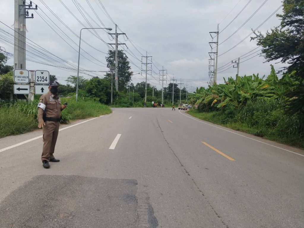 ชัยภูมิวงจรปิดจับภาพนาทีที่รถจยย.ชนกับรถกระบะร่างกระเด็นรอยระริ้ กระแทกพื้นเจ็บสาหัส 13 Talknews Online