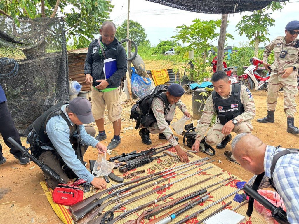 กาฬสินธุ์ตร.ร่วมปกครองท่าคันโททลายเครือข่ายยาบ้า อึ้งพบอาวุธปืนเพียบ 17 กระบอก 13 Talknews Online