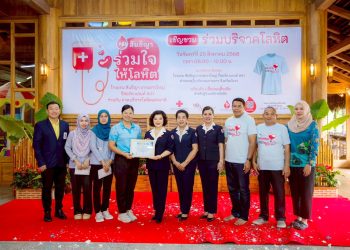 พังงา-ชื่นชม…รีสอร์ตชื่อดังชวนพนักงานและชาวเกาะยาวร่วมบริจาคโลหิตตามโครงการ 70 พรรษา 70 ล้านซีซี ภายใต้สโลแกน สันธิญา ร่วมใจให้โลหิต
