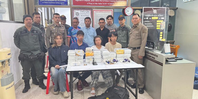 พังงา-ชุดสืบสวนตำรวจภูธรจังหวัดพังงา โชว์ผลงานขยายผลตามจับแก๊งขนยาเสพติดกว่า2แสนเม็ด ลงสู่ภาคใต้ได้ที่จังหวัดสุราษฎร์ธานี 12 พังงา-ชุดสืบสวนตำรวจภูธรจังหวัดพังงา โชว์ผลงานขยายผลตามจับแก๊งขนยาเสพติดกว่า2แสนเม็ด ลงสู่ภาคใต้ได้ที่จังหวัดสุราษฎร์ธานี