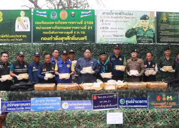 ผู้ว่าฯหนองคาย สั่งคุมเข้มชายแดนป้องกันและปราบปรามการลักลอบนำเข้ายาเสพติด Seal Stop Safeตามนโยบายรัฐบาล รวบหนุ่มชาวโพนพิสัย ได้พร้อมยาบ้ากว่า 620,000 เม็ด เพื่อนร่วมแก๊ง 2 คน อาศัยความมืดวิ่งหลบหนีไปได้