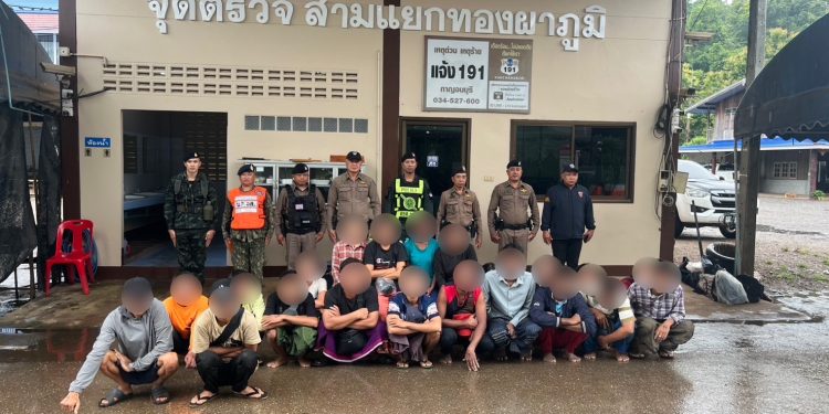 กาญจนบุรี – เข้าเกือบทุกวันภายใน 27 วัน เจ้าหน้าที่ฝ่ายความมั่นคง ปกครอง ตำรวจ จับกุมแรงงานต่างด้าวลักลอบเข้าเมือง 7 ครั้ง จำนวน 222 ราย แนวโน้มเพิ่มขึ้นต่อเนื่อง คาดผลจากสถานการณ์การสู้รบและสภาพเศรษฐกิจในประเทศเมียนมา