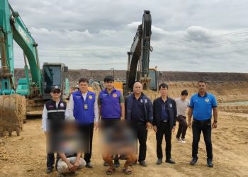 เจ้าหน้าที่ฝ่ายปกครองร่วมบูรณาการตรวจสอบกิจการขุดดินโดยไม่ได้รับอนุญาต ในพื้นที่ตำบลวัดยม อำเภอบางปะอิน