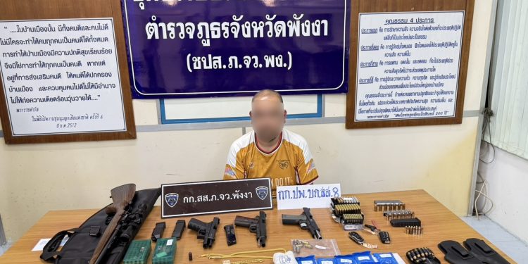 พังงา – ตำรวจจับหนุ่มอส.สำรอง หลังวางแผนล่อซื้อยาบ้า4000 เม็ด กลางถนนเพชรเกษมที่เขาหลัก พบครอบครองอาวุธปืนเพียบ 12 พังงา – ตำรวจจับหนุ่มอส.สำรอง หลังวางแผนล่อซื้อยาบ้า4000 เม็ด กลางถนนเพชรเกษมที่เขาหลัก พบครอบครองอาวุธปืนเพียบ