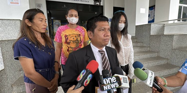 สกลนคร สาวร้องศูนย์ดำรงธรรม รพ.ทำคลอด ลืมผ้าก๊อซในช่องคลอด แล้วไม่รับผิดชอบ