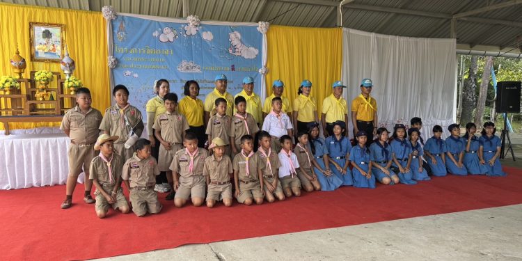 จิตอาสาพัฒนาทำความสะอาดกำจัดวัชพืชลำห้วยคะคางสืบสานพระราชปณิธานเพื่อประโยชน์ของชุมชน