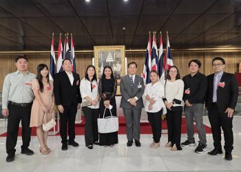 สกลนคร สาวเอาจริงรวมผู้เสียหายร้อง ปธ.กมธ.การคลังหลังถูกบริษัท ประกันเท