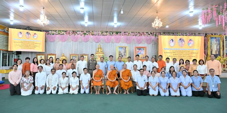 นครปฐม คณะสงฆ์และพสกนิกร อำเภอสามพราน จังหวัดนครปฐม จัดพิธีเจริญพระพุทธมนต์เฉลิมพระเกียรติและถวายพระพรชัยมงคลแด่ พระบาทสมเด็จพระวชิรเกล้าเจ้าอยู่หัว สมเด็จพระนางเจ้าสิริกิติ์ พระบรมราชินีนาถ พระบรมราชชนนีพันปีหลวง สมเด็จพระนางเจ้าฯ พระบรมราชินี สมเด็จพระเจ้าลูกเธอ เจ้าฟ้าพัชรกิติยาภา นเรนทิราเทพยวดี กรมหลวงราชสาริณีสิริพัชร มหาวัชรราชธิดา และพระบรมวงศานุวงศ์ทุกพระองค์ 12 นครปฐม คณะสงฆ์และพสกนิกร อำเภอสามพราน จังหวัดนครปฐม จัดพิธีเจริญพระพุทธมนต์เฉลิมพระเกียรติและถวายพระพรชัยมงคลแด่ พระบาทสมเด็จพระวชิรเกล้าเจ้าอยู่หัว สมเด็จพระนางเจ้าสิริกิติ์ พระบรมราชินีนาถ พระบรมราชชนนีพันปีหลวง สมเด็จพระนางเจ้าฯ พระบรมราชินี สมเด็จพระเจ้าลูกเธอ เจ้าฟ้าพัชรกิติยาภา นเรนทิราเทพยวดี กรมหลวงราชสาริณีสิริพัชร มหาวัชรราชธิดา และพระบรมวงศานุวงศ์ทุกพระองค์