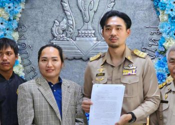 ชาวบ้านอมก๋อย ร้อง ส.อบจ.พรรคประชาชน ติดตามสร้างถนนสะพานเชื่อมบ้านผาปูน-นาเกวียน หลังล่าช้า 8 เดือนนำเรื่องเข้าสภาซักฟอก จี้ผู้บริหารแก้ปัญหาโดยเร็ว