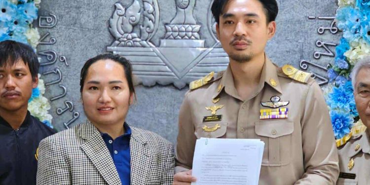 ชาวบ้านอมก๋อย ร้อง ส.อบจ.พรรคประชาชน ติดตามสร้างถนนสะพานเชื่อมบ้านผาปูน-นาเกวียน หลังล่าช้า 8 เดือนนำเรื่องเข้าสภาซักฟอก จี้ผู้บริหารแก้ปัญหาโดยเร็ว