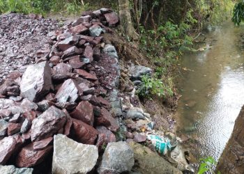 จันทบุรี/หน่วยเฉพาะกิจนาวิกโยธินจันทบุรีบูรณาการกำลังทหาร ตำรวจ ผู้นำท้องถิ่นท้องที่ร่วมแรงร่วมใจทำแนวป้องกันการกัดเซาะและปรับพื้นที่เพื่อความสดวกในการส่งกำลังบำรุง