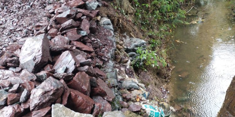 จันทบุรี/หน่วยเฉพาะกิจนาวิกโยธินจันทบุรีบูรณาการกำลังทหาร ตำรวจ ผู้นำท้องถิ่นท้องที่ร่วมแรงร่วมใจทำแนวป้องกันการกัดเซาะและปรับพื้นที่เพื่อความสดวกในการส่งกำลังบำรุง