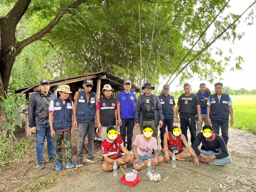 มุกดาหาร อ.หว้านใหญ่สนธิกำลังสภ.จับกลุ่มมั่วสุมเสพยาและจำหน่ายยาเสพติด 12 Talknews Online