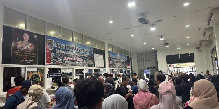 เบตง / วันชาติมาเลเซียนักท่องเที่ยวทะลักเมืองเบตง 12 เบตง / วันชาติมาเลเซียนักท่องเที่ยวทะลักเมืองเบตง