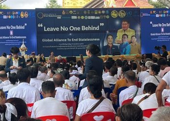 กาญจนบุรี – ชาวบ้านสุดปลื้ม ธีรรัตน์ สำเร็จวาณิชย์ รก.รมช.มหาดไทย ประเดิม มอบบัตร ปชช.ตามมติ ครม.29 ต.ค.2567 หวังทุกคนเป็นส่วนหนึ่งในการพัฒนาประเทศไทย ให้มีความเจริญก้าวหน้าในอนาคต