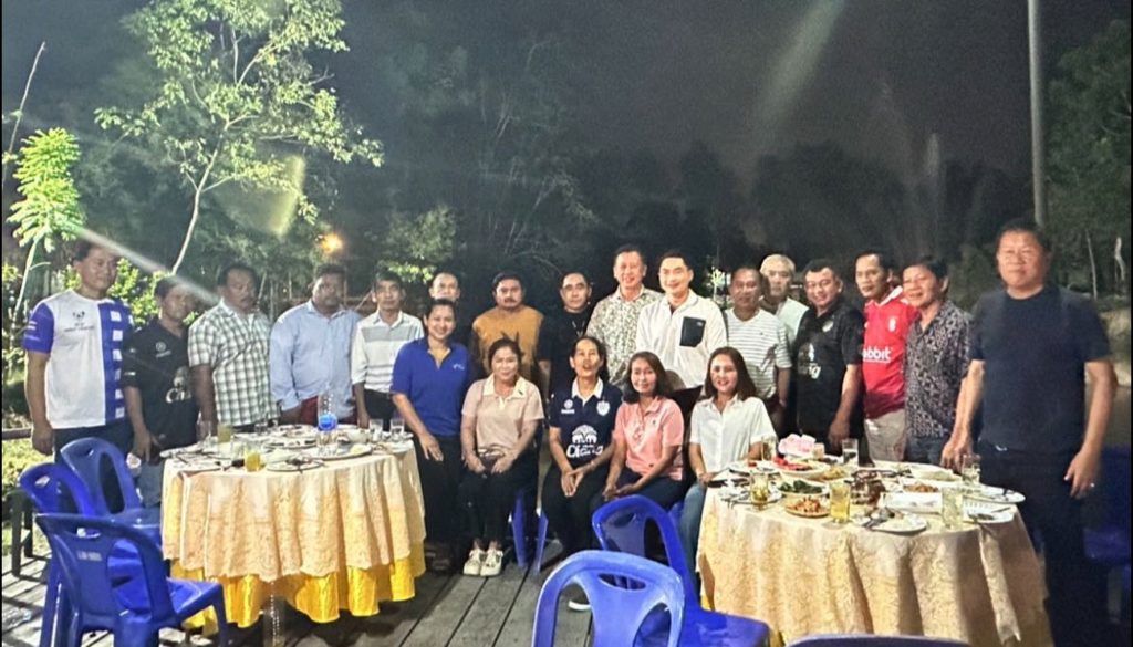 กาญจนบุรี - สส.กุ๊ก พรรคภูมิใจไทย จ.กาญจน์ เขต 3 ร่วมรับประทานอาหาร พร้อมโพสต์ให้กำลังใจ สส.ศักดิ์ดา วิเชียรศิลป์ หลังสนับสนุนอนุทิน ขึ้นเป็นนายก 13 Talknews Online