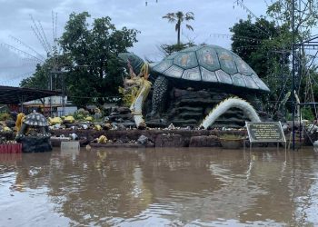 สกลนคร พญาเต่างอยระทมลำน้ำพุงไหลบ่าท่วมลาน งานไหลเรือไฟส่อล่ม