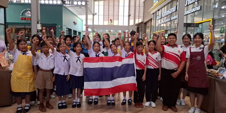 ปทุมธานี เดอะไนน์ เซ็นเตอร์ ติวานนท์ เปิดพื้นที่ต้อนรับพ่อค้าแม่ขายรุ่นเยาว์ ฝึกหารายได้เสริมในงาน“ตลาดนัดวัยเรียน ปี4” พร้อมตัวแทน นร.7โรงเรียน ส่งกำลังใจให้ทหาร ตร.ที่ชายแดน 12 ปทุมธานี เดอะไนน์ เซ็นเตอร์ ติวานนท์ เปิดพื้นที่ต้อนรับพ่อค้าแม่ขายรุ่นเยาว์ ฝึกหารายได้เสริมในงาน“ตลาดนัดวัยเรียน ปี4” พร้อมตัวแทน นร.7โรงเรียน ส่งกำลังใจให้ทหาร ตร.ที่ชายแดน