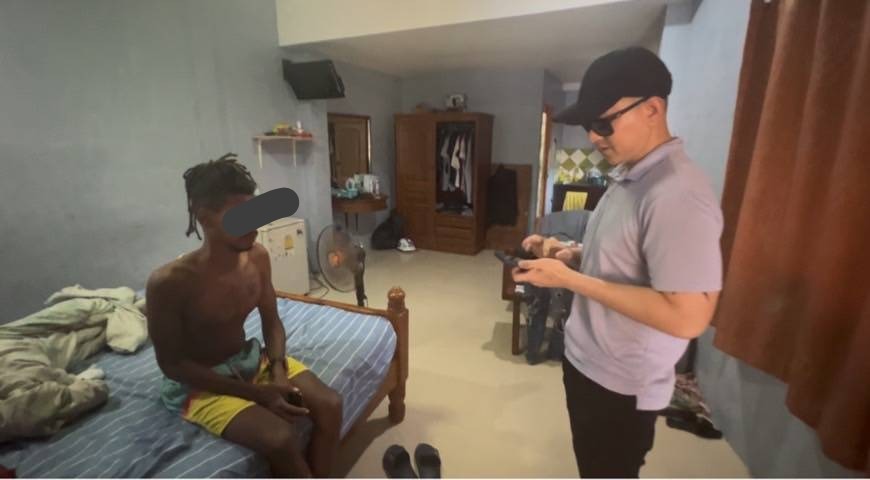 ตม.จว.สุราษฎร์ธานี ตามรวบหนุ่มฝรั่งเศสส่งกลับไปดำเนินคดีลักลอบค้ายาเสพติด 13 Talknews Online