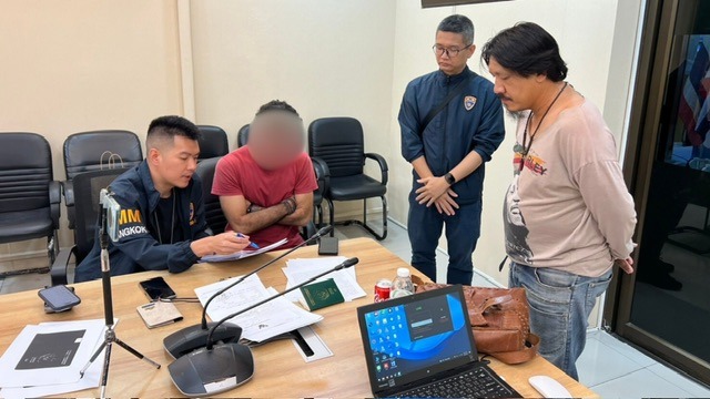 “บิ๊กปู"สั่งไล่ล่า สตม.รวบหนุ่มอาเซอร์ไบจานหื่นในคราบนักท่องเที่ยว ตามหมายจับ หลังก่อเหตุขืนใจสาวไทย 12 “บิ๊กปู”สั่งไล่ล่า สตม.รวบหนุ่มอาเซอร์ไบจานหื่นในคราบนักท่องเที่ยว ตามหมายจับ หลังก่อเหตุขืนใจสาวไทย