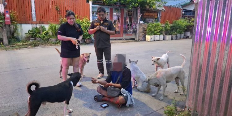 กู้ภัยงง นักข่าวมึน ชายอ้างถูกฟันบาดเจ็บแต่ไร้รอยแผล แถมคนก่อเหตุยันไม่ได้ใช้อาวุธฟัน 12 กู้ภัยงง นักข่าวมึน ชายอ้างถูกฟันบาดเจ็บแต่ไร้รอยแผล แถมคนก่อเหตุยันไม่ได้ใช้อาวุธฟัน