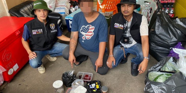 เบตง / ลักลอบขายน้ำต้มกระท่อม ยาแก้ไอ กัญชา