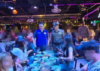 ตำรวจบางพลี สนธิกำลังฝ่ายปกครอง บุกตรวจเข้มสถานบันเทิงย่านบางพลี สกัดยาเสพติดและอาชญากรรม