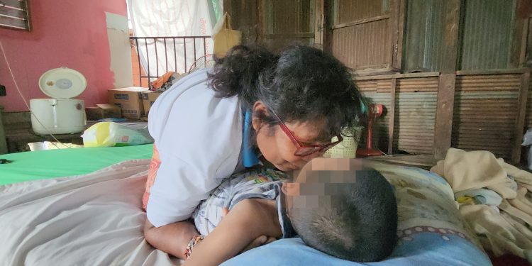 หัวใจแม่ยิ่งใหญ่ไม่แพ้ใคร “แม่นักสู้” วัย 60 ปี ดูแลลูกชายป่วยติดเตียงนาน 14 ปี ไม่เคยท้อ แม้ไร้งาน ไร้รายได้ เนื่องในวันแม่ 12 สิงหาฯ นี้ 12 หัวใจแม่ยิ่งใหญ่ไม่แพ้ใคร “แม่นักสู้” วัย 60 ปี ดูแลลูกชายป่วยติดเตียงนาน 14 ปี ไม่เคยท้อ แม้ไร้งาน ไร้รายได้ เนื่องในวันแม่ 12 สิงหาฯ นี้