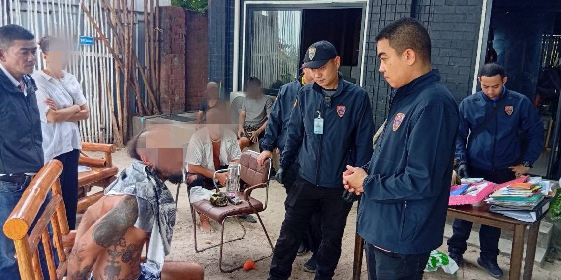 ตม.จว.สุราษฎร์ธานี สนธิกำลัง รวบ 2 หนุ่มเลบานอน เปิดธุรกิจร้านอาหารบังหน้า ลักลอบค้ายาเสพติดและเปิดรักษาทางการแพทย์แผนจีน คาดเปิดบริษัทโดยใช้คนไทยเป็นนอมินี