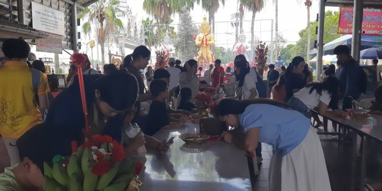 ปทุมธานี โค้งสุดท้ายสาวมหาชัยอธิฐานที่บ้านขอท้าวเวสฯอาทิตย์เดียวได้2ล้านบาทปลดหนี้ สาวโรงงานได้โชค 2 ครั้งได้ 3 แสนกว่า