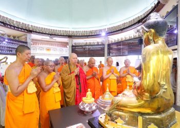 วัดพระธรรมกาย เชื่อมสังฆสัมพันธ์ ถวายพระบรมธาตุ แด่ พระสังฆนายกแห่งมาเลเซีย-สิงคโปร์ ฉลอง 130 ปี วัดพุทธมหาวิหาร