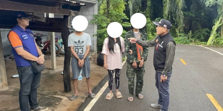 หนองคาย-รวบตระปบคามุ้ง ตร.ชุดสืบสวน สภ.เฝ้าไร่ สนธิกำลังกับฝ่ายปกครองทะลายแหล่งมั่วสุมเสพยาเสพติดและจำหน่ายยาเสพติด ในเขตพื้นที่ รวบผู้ต้องหา 6 คน 12 หนองคาย-รวบตระปบคามุ้ง ตร.ชุดสืบสวน สภ.เฝ้าไร่ สนธิกำลังกับฝ่ายปกครองทะลายแหล่งมั่วสุมเสพยาเสพติดและจำหน่ายยาเสพติด ในเขตพื้นที่ รวบผู้ต้องหา 6 คน