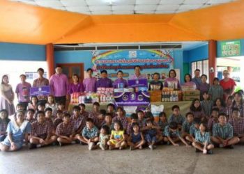 กองทุนพัฒนาเด็กชนบท จ.แพร่ “หนุนงบ” ช่วยเหลือเด็กยากจนและด้อยโอกาส มอบเครื่องอุปโภคบริโภคสถานศึกษาสถานสงเคราะห์ฯ 5 แห่ง