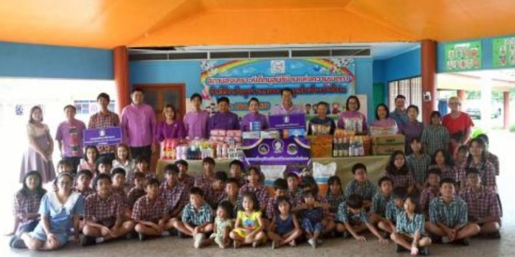 กองทุนพัฒนาเด็กชนบท จ.แพร่ “หนุนงบ” ช่วยเหลือเด็กยากจนและด้อยโอกาส มอบเครื่องอุปโภคบริโภคสถานศึกษาสถานสงเคราะห์ฯ 5 แห่ง