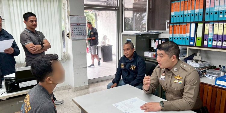 พังงา-ตำรวจสืบสวนสภ.เมืองพังงา บุกรวบหนุ่มวัย 27 ปี พร้อมยาบ้าเกือบ500เม็ดและยาไอซ์ ที่ตำบลบางเตย