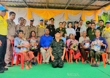 (สุรินทร์) ผบ.มทบ.25 มอบบ้านให้กับครอบครัว ทหารกองประจำการ เพื่อถวายเป็นพระราชกุศลฯ เฉลิมพระเกียรติพระชนพรรษา พระบาทสมเด็จพระเจ้าอยู่หัว และสมเด็จพระบรมราชินี